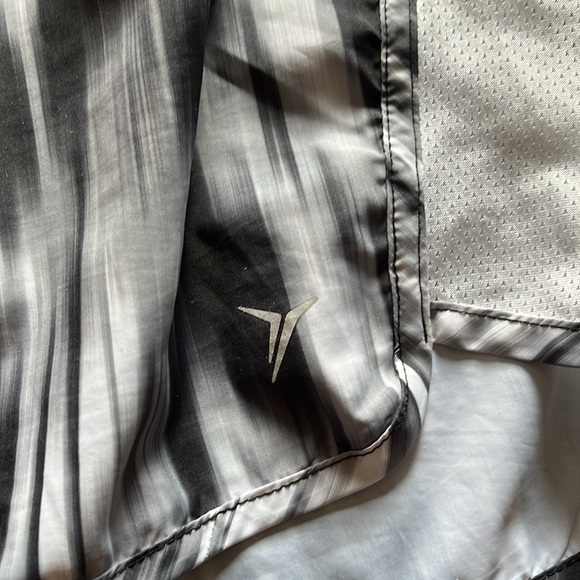 Active Short - Picture 3 of 4